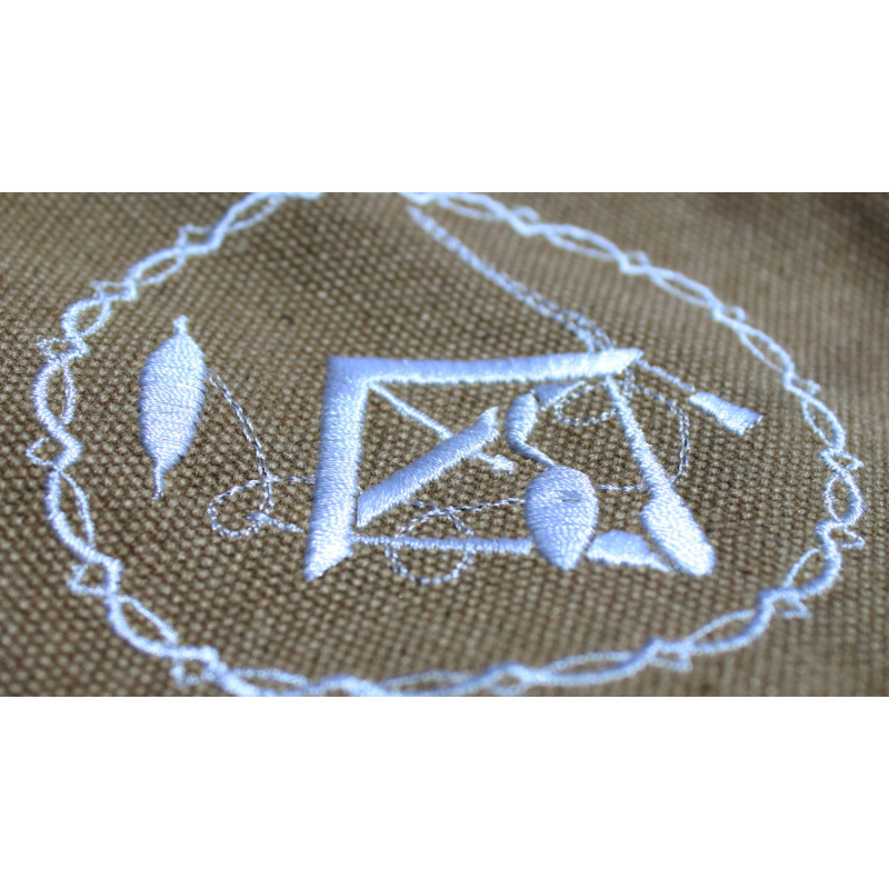 Broderie blason sur accessoire