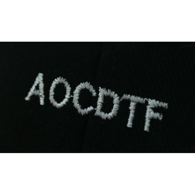 Broderie texte sur couvre-chef
