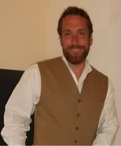 jean-charles-tenue-traditionnelle Jean-Charles Chatelus artisan charpentier fustier