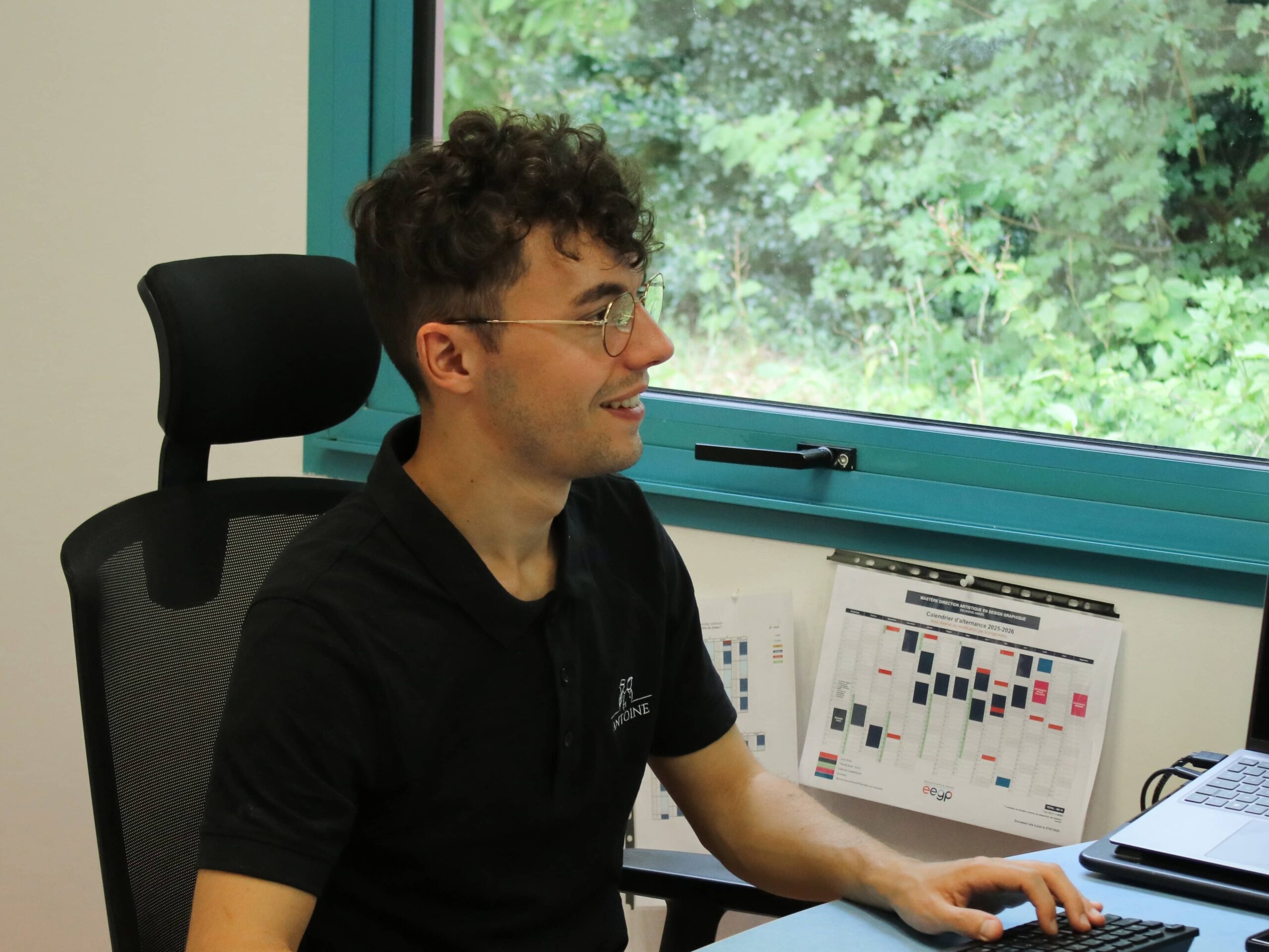 Antoine au bureau