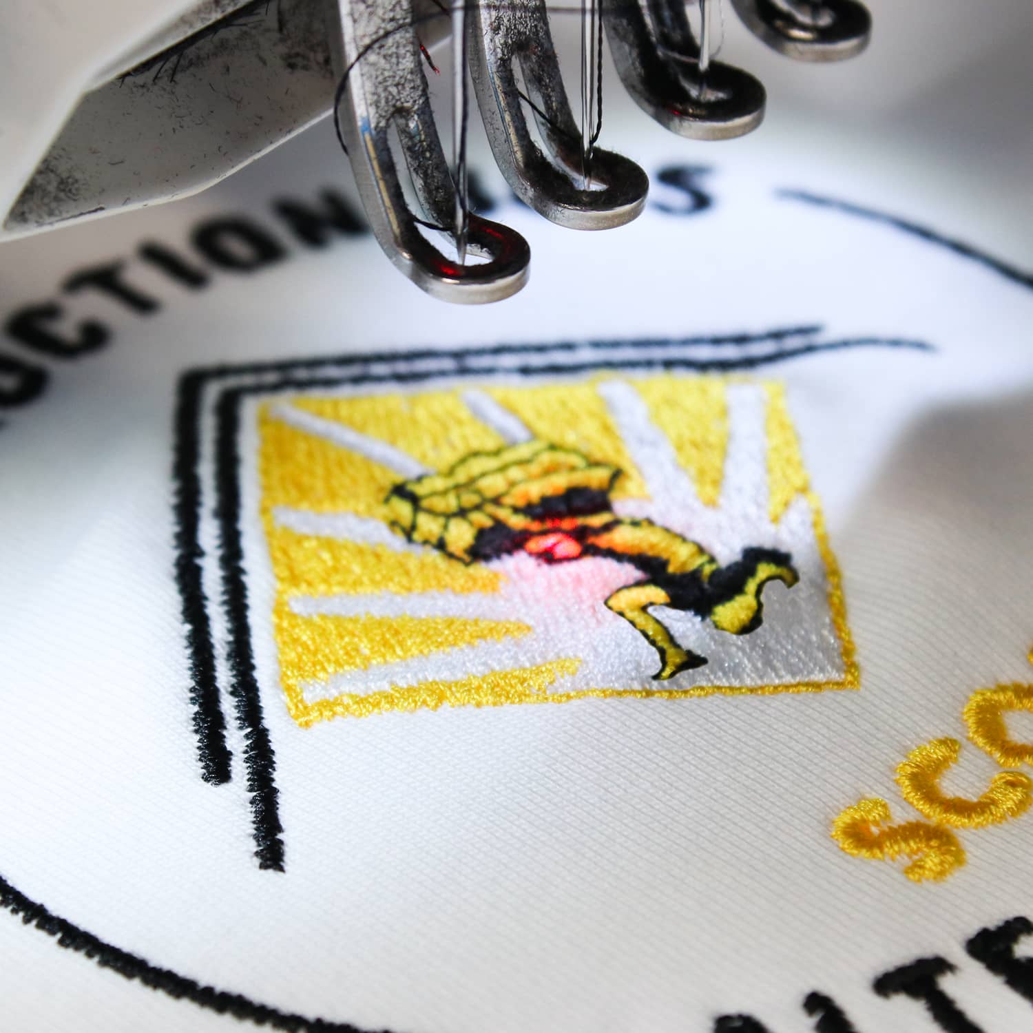 Broderie de logo ultra détaillé sur polo