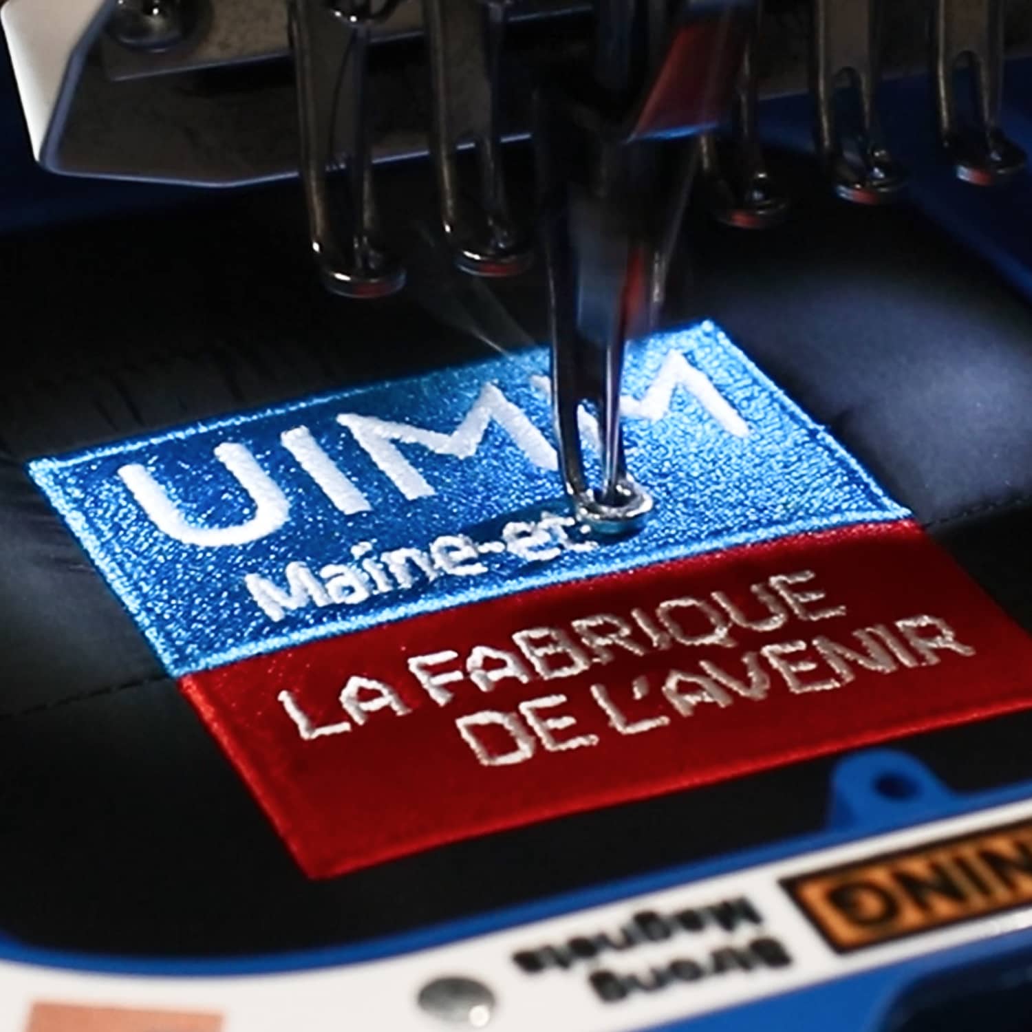 Broderie du logo UIMM par Largeot & Coltin