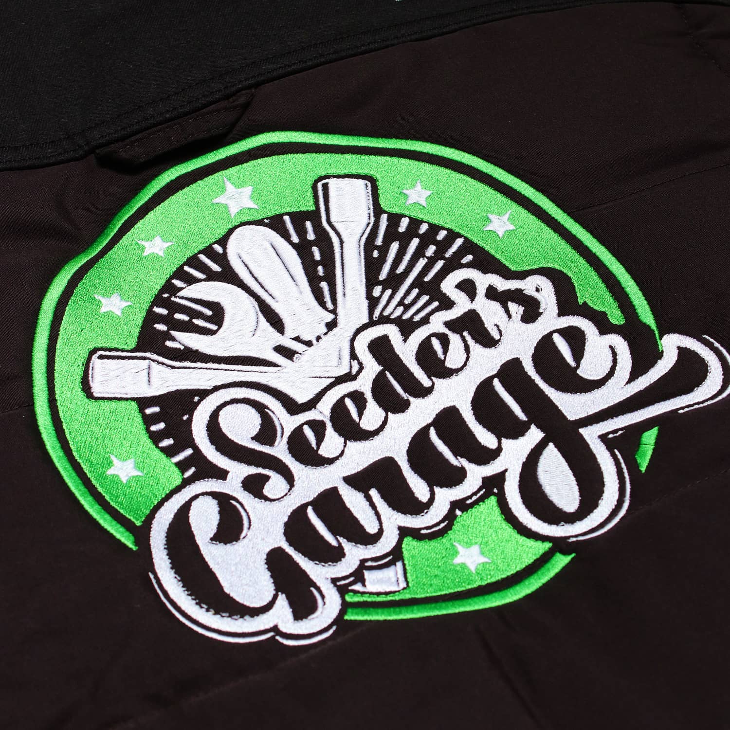 Broderie de logo complexe par Largeot & Coltin