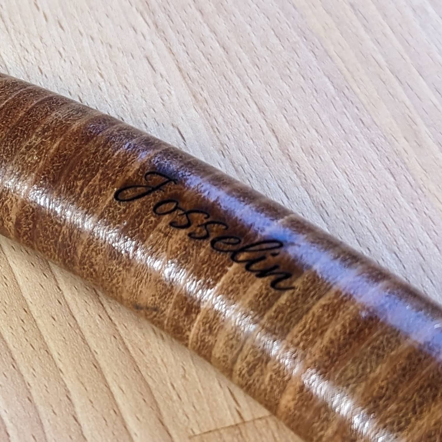 Gravure sur hache 1 par Largeot & Coltin