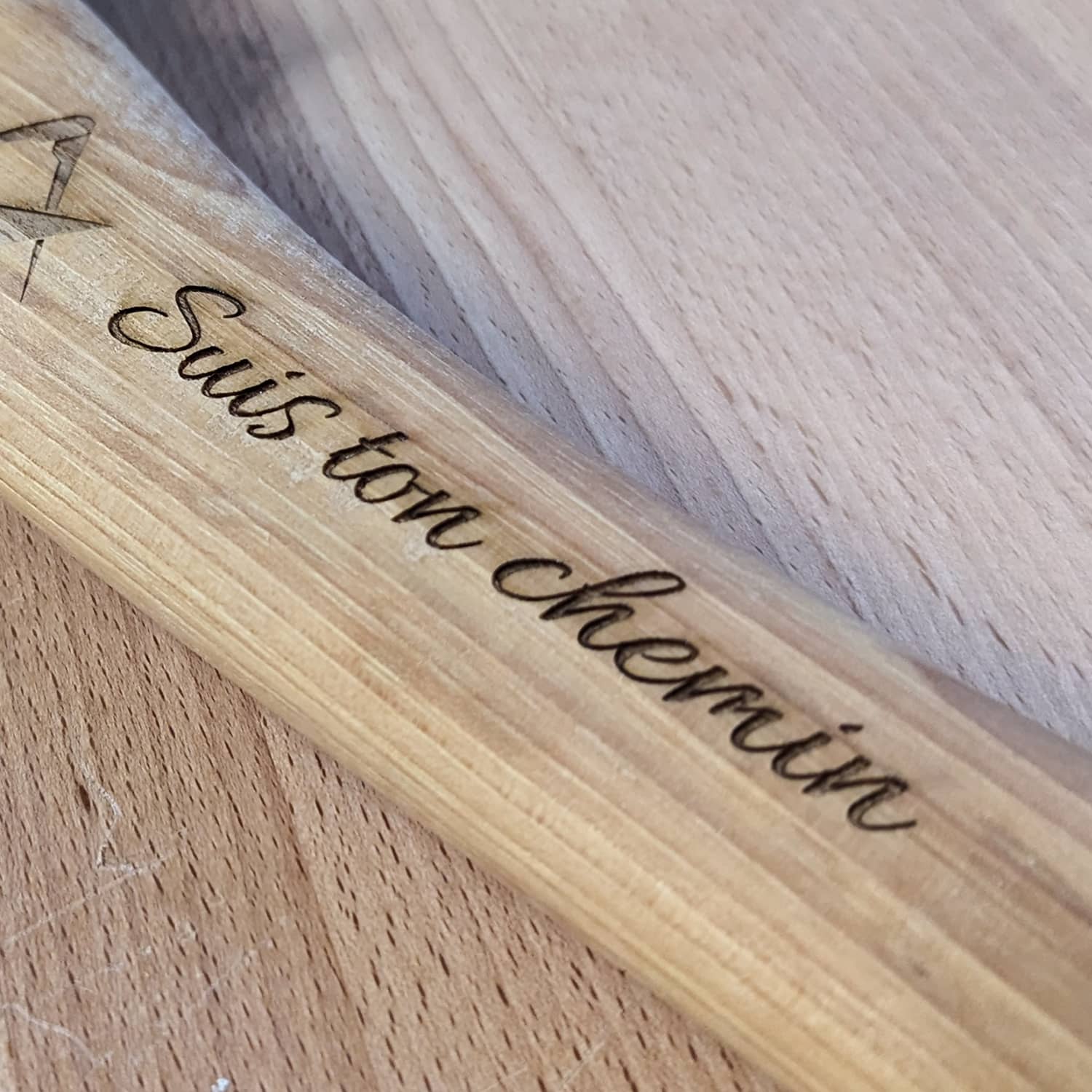 Gravure sur hache 2 par Largeot & Coltin