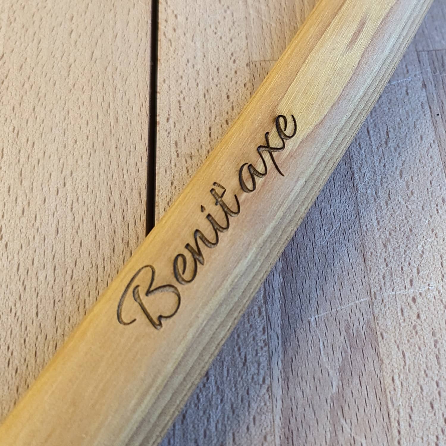 Gravure sur hache 3 par Largeot & Coltin