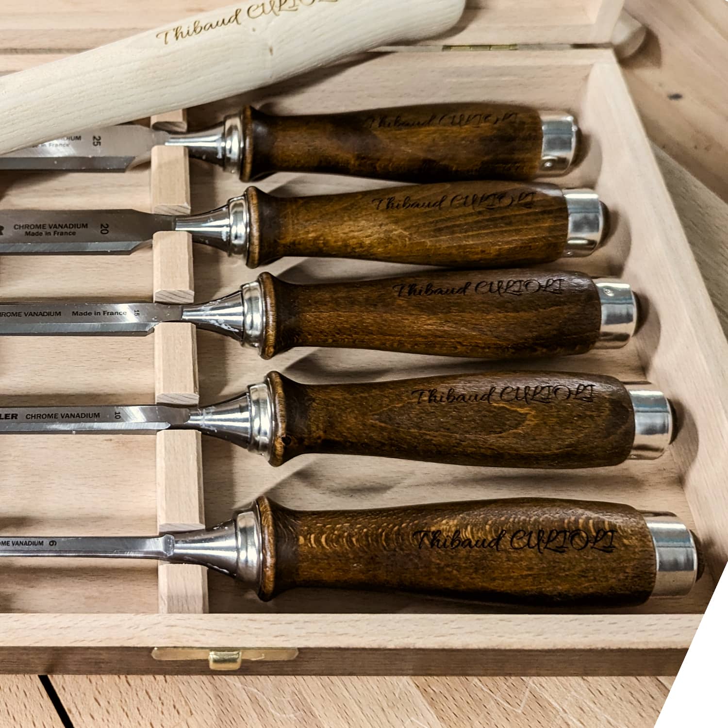 Gravure sur ciseaux 4 par Largeot & Coltin