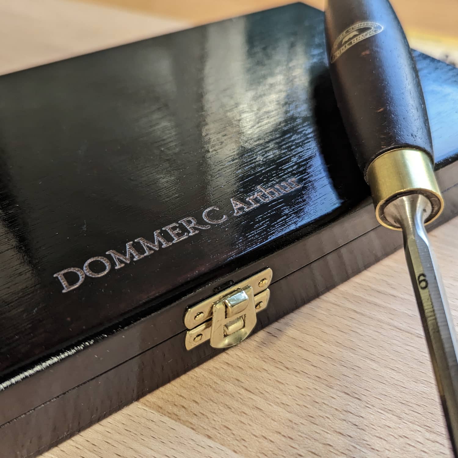 Gravure sur coffret 3 par Largeot & Coltin