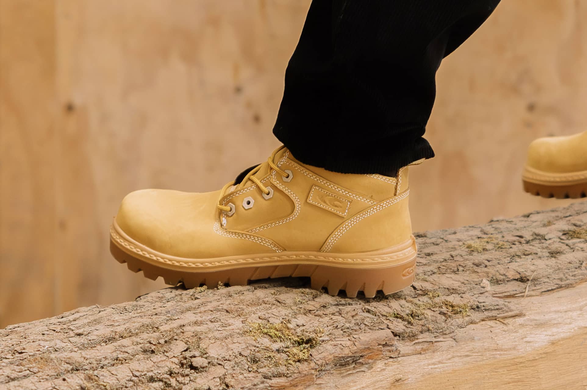 Chaussures de sécurité type rangers pour charpentiers