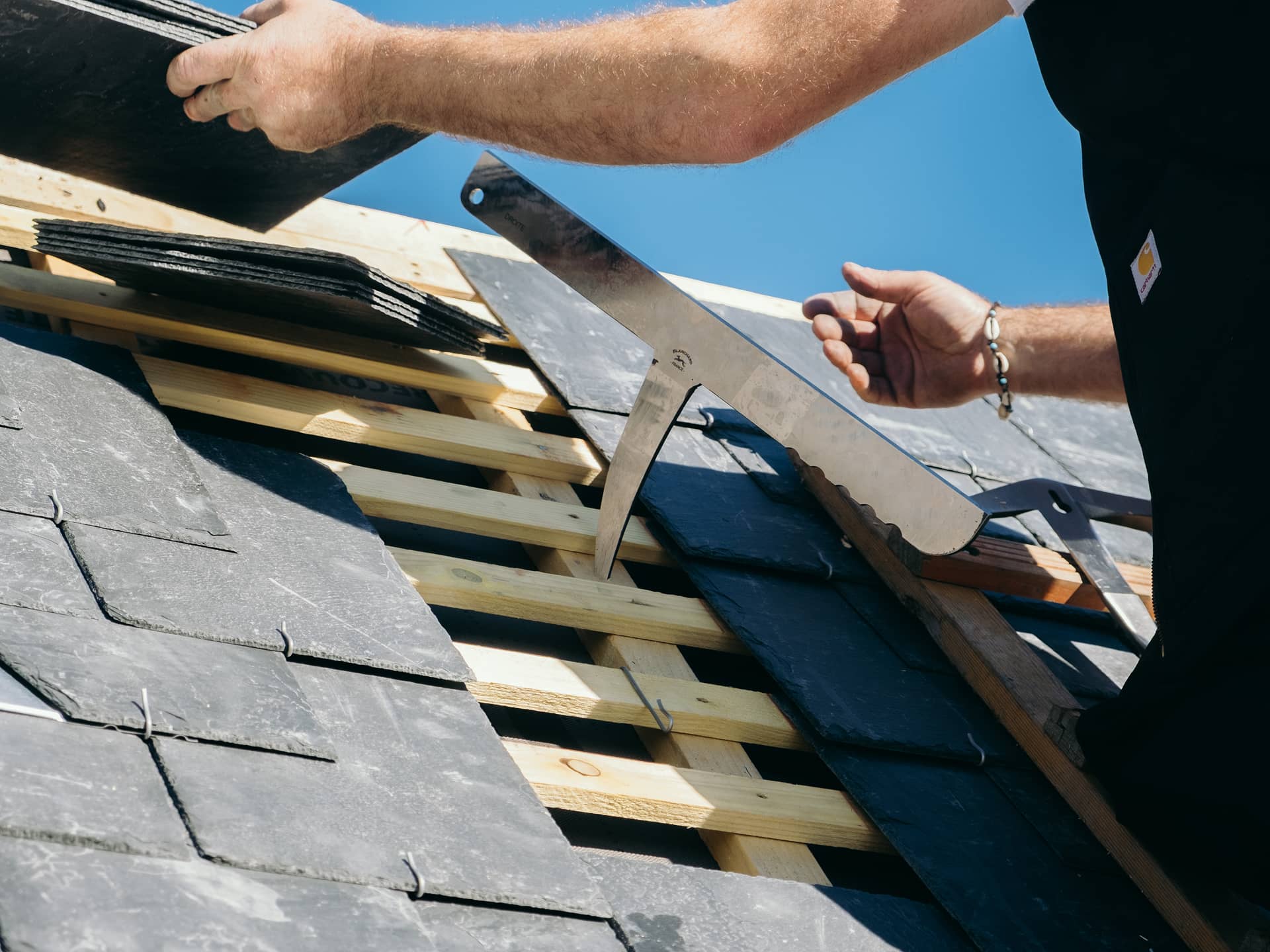 Enclume de couvreur sur un toit