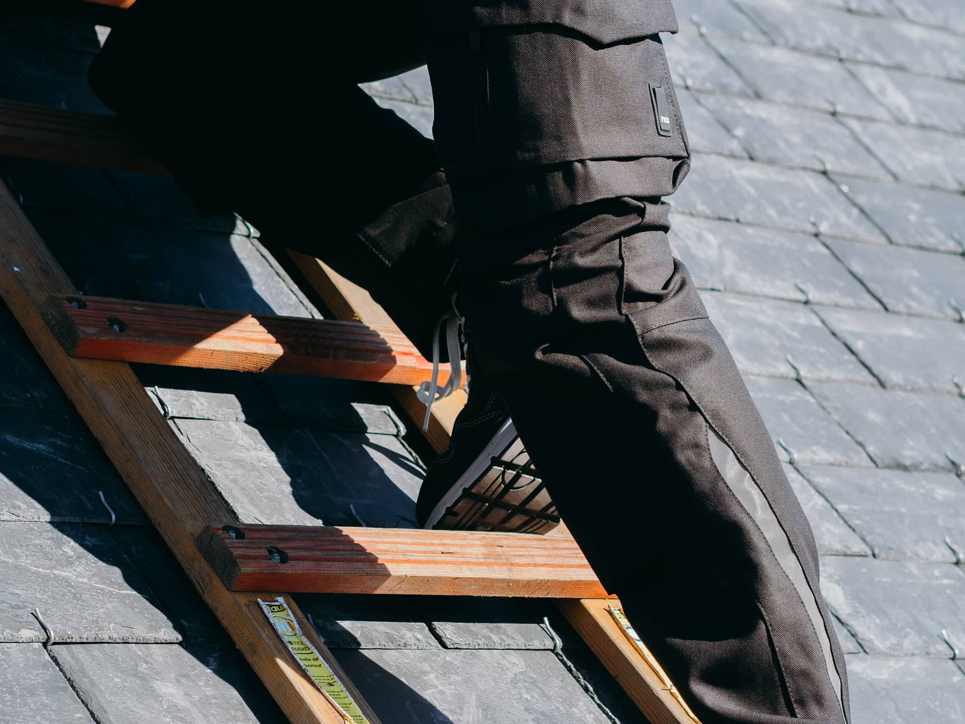 Photo d'un largeot de travail FHB pour couvreur