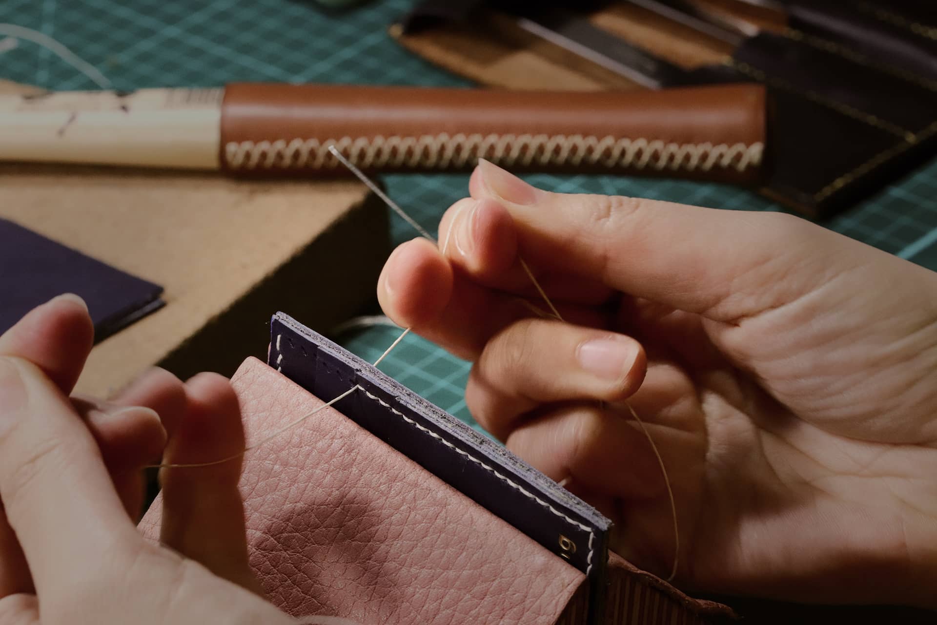 Outils traditionnels pour le travail du cuir, la sellerie et la maroquinerie