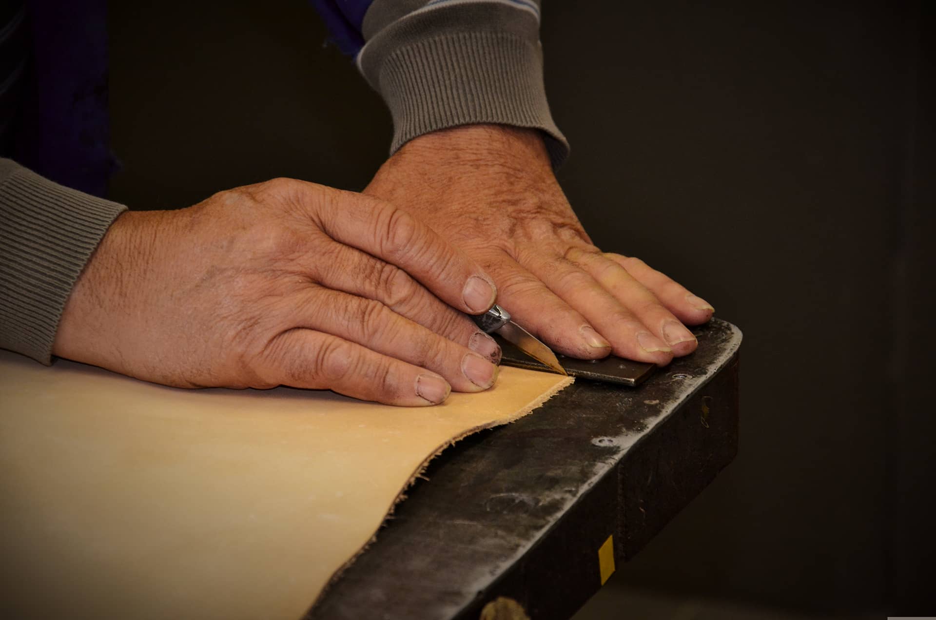 Cuir d'affilage et outils pour entretenir les lames de sellier